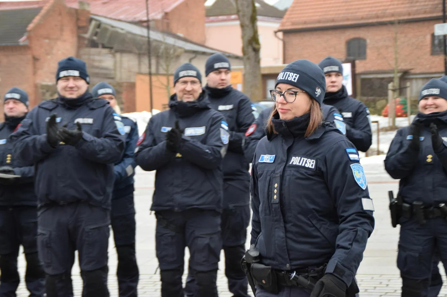 Viljandi politseinike rivistus oli neljapäeva hommikul Vabaduse platsil.