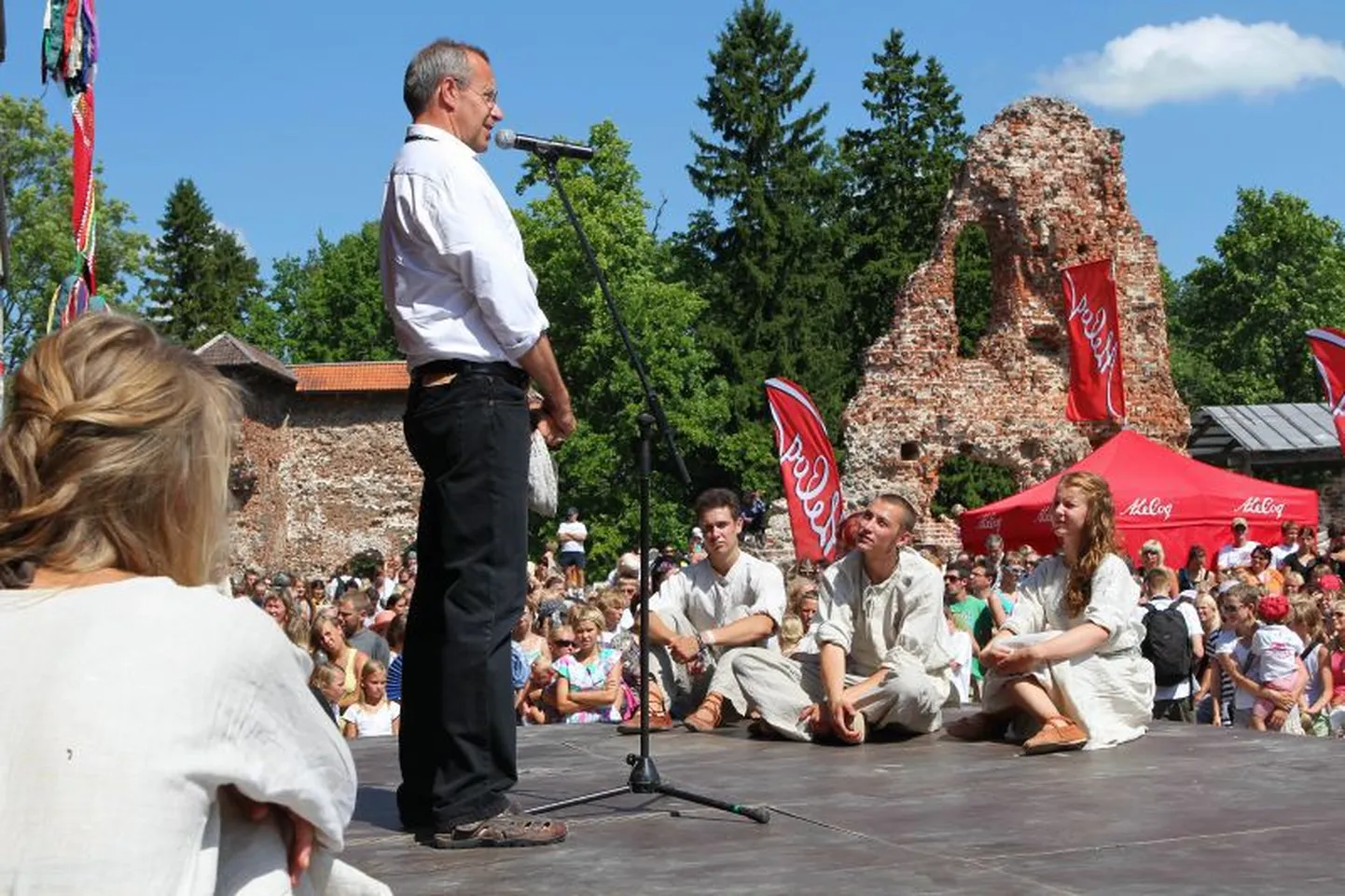 President Toomas Hendrik Ilves Viljandi pärimusmuusika festivali avamisel.