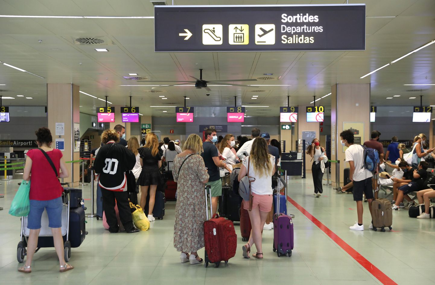 Turistid Ibiza rahvusvahelises lennujaamas.
