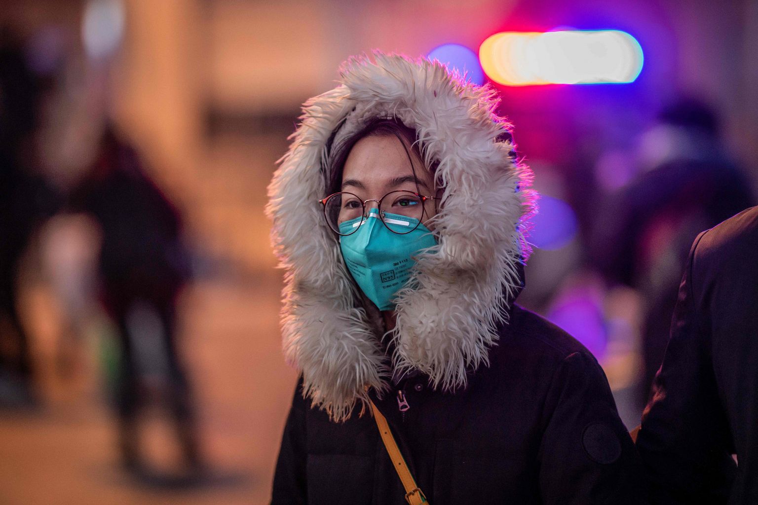 Sieviete ar sejas masku Ķīnā.