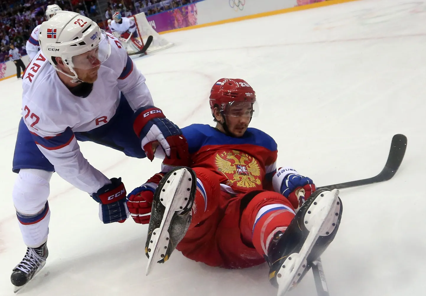 Вячеслав Войнов в матче за сборную России на Олимпиаде в Сочи.