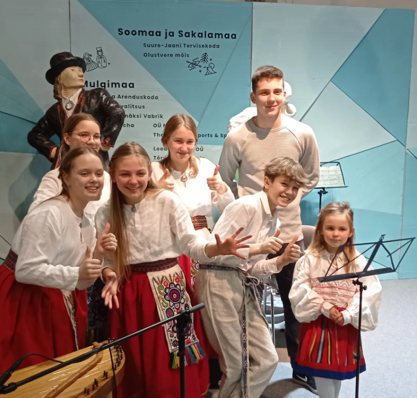 Folkista repertuaaris on üle kahekümne pärimusloo. Täna esitleb ansambel esimest plaati «Laulge neid laule veel».