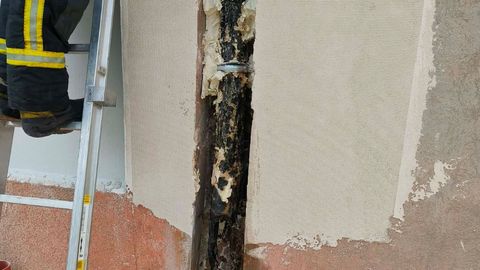 Võrus süttisid seinas olevad torud