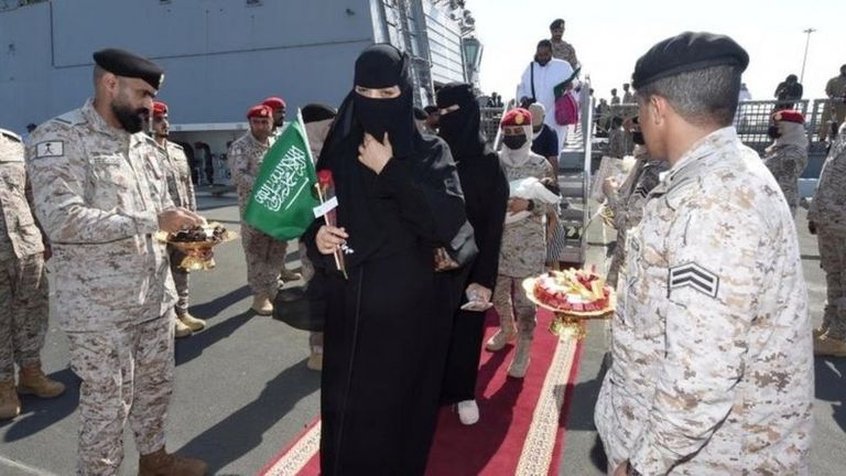 В портовый город Джидда уже прибыли из Судана несколько граждан Саудовской Аравии и других стран.