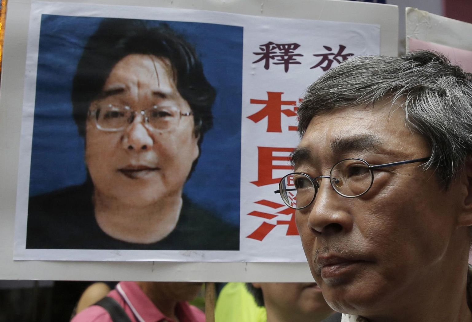 Meeleavaldaja Hongkongis kirjastaja Gui Minhai pildiga mõne aasta eest. 