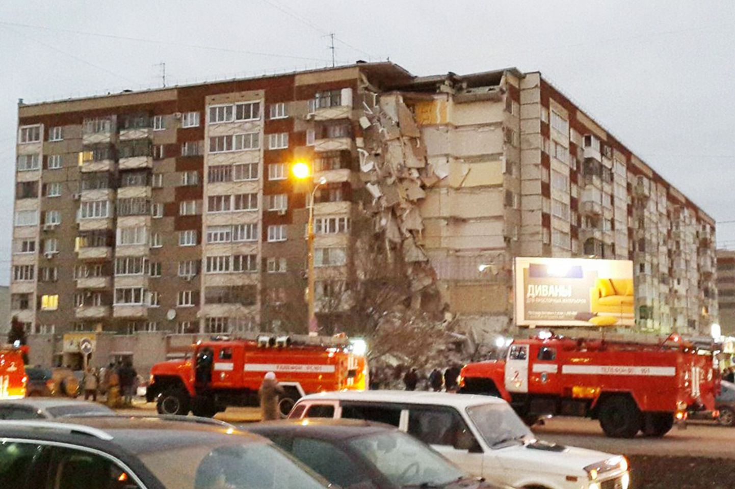 В Ижевске обрушился девятиэтажный жилой дом.