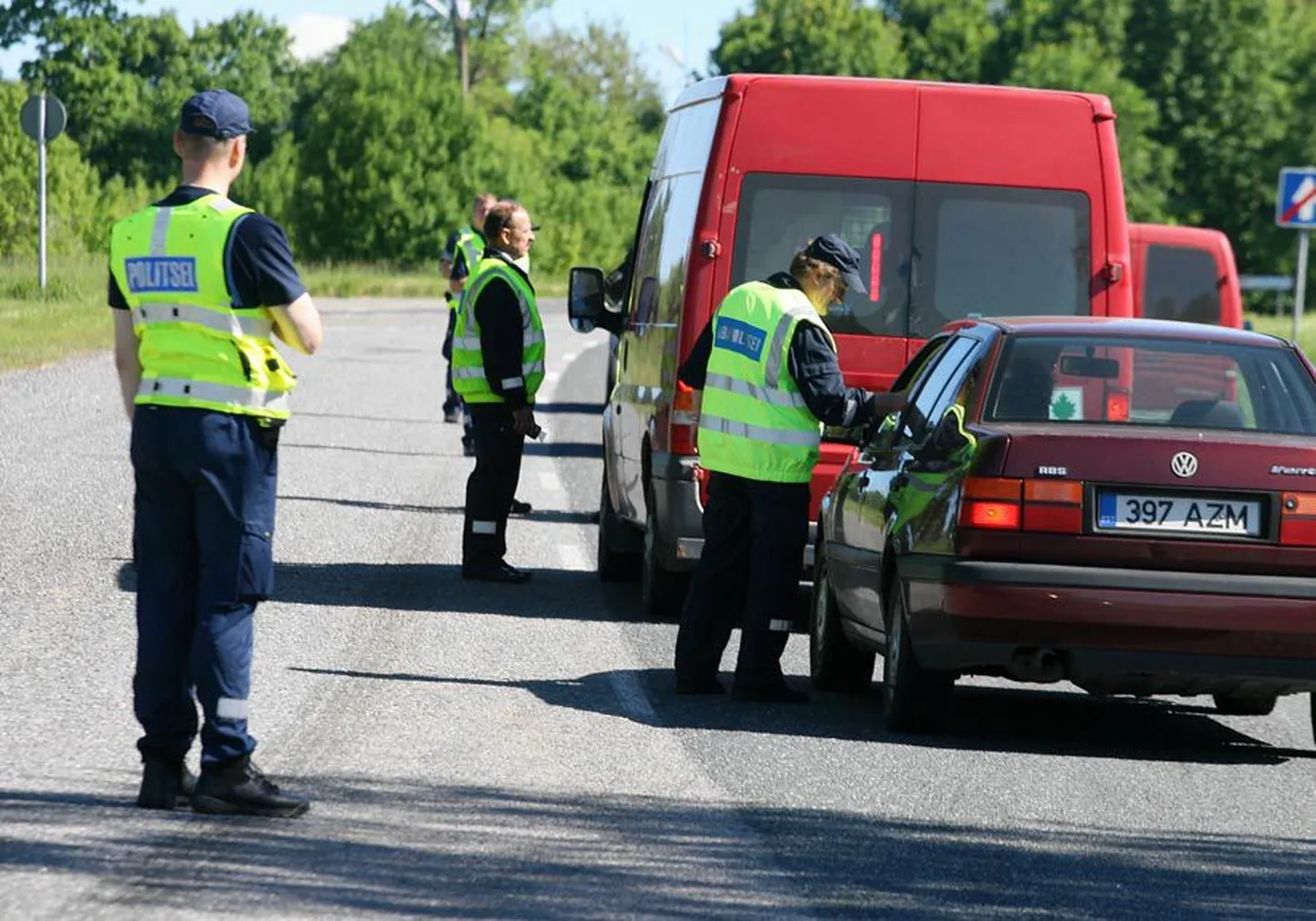 Joobes juhtide leidmiseks korraldatavatesse puhumisaktsioonidesse kaasatakse enamasti ka vabatahtlikke abipolitseinikke.