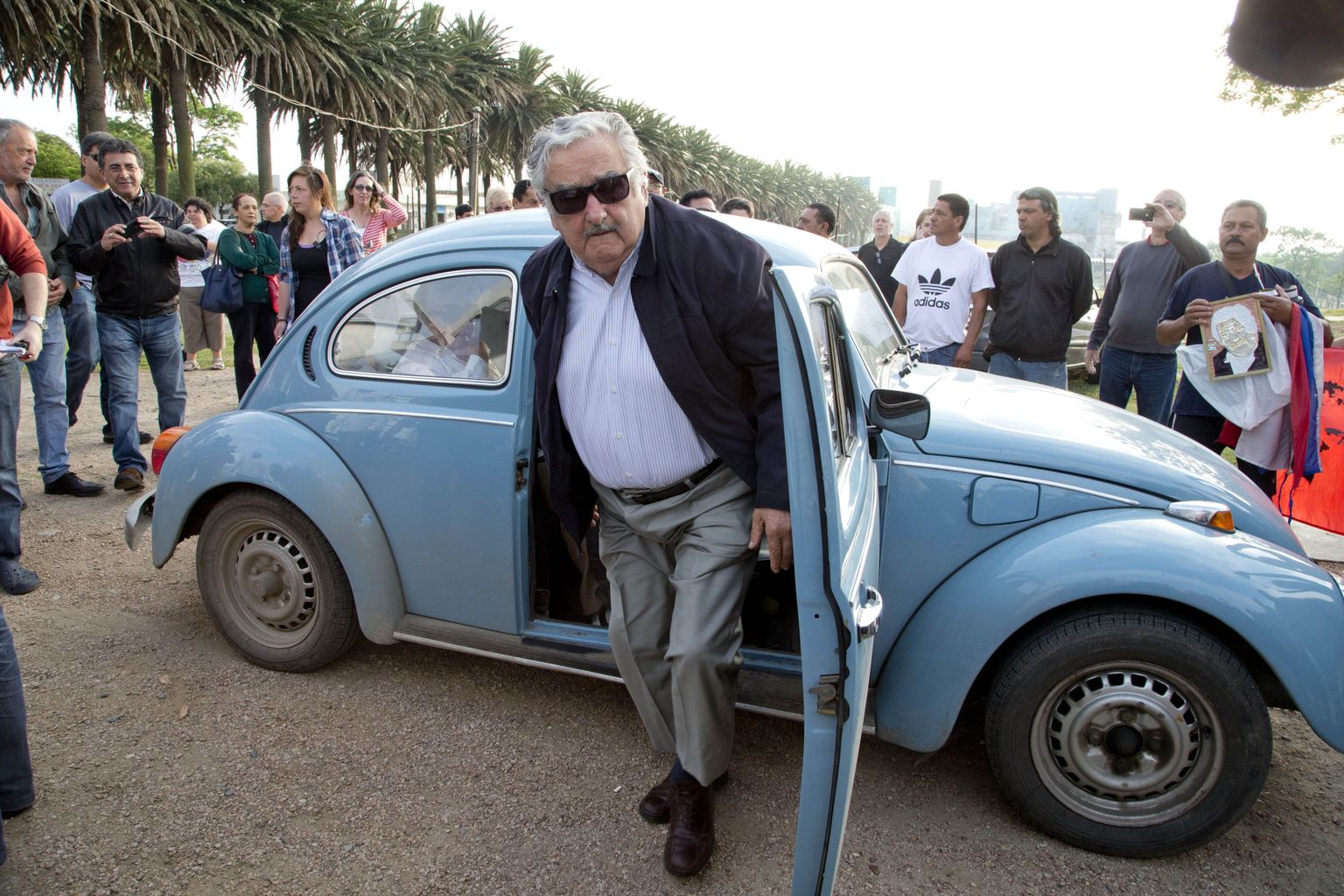 Ka valimas käis ametist lahkuv Uruguai president  José Mujica täna oma vana Volkswagen põrnikaga.