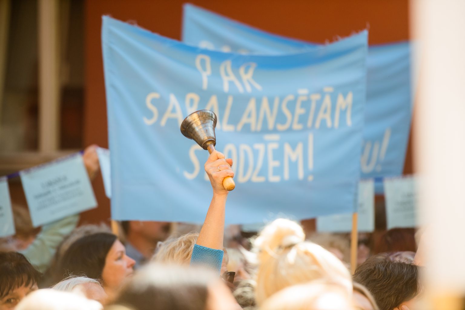 Митинг Профсоюза учителей у здания Сейма, 16 июня 2022 года