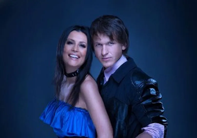 "Zvaigžņu lietus" uzvarētāju duets dziedātāja Yana Kay un aktieris Intars Rešetins 