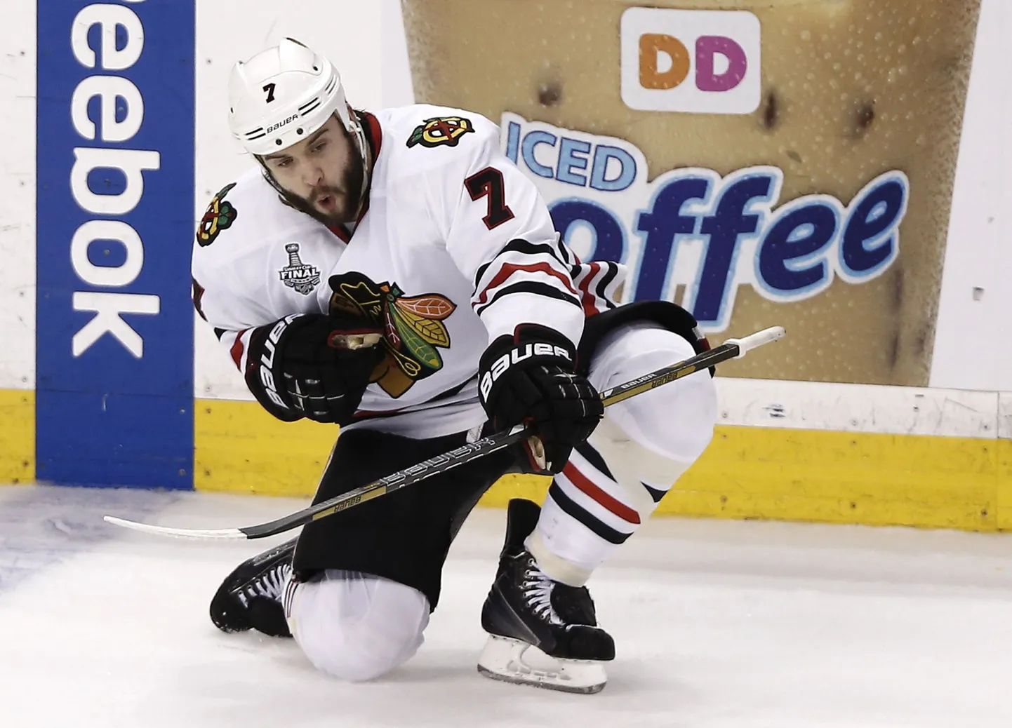 Võiduvärava autor Brent Seabrook tähistamas.