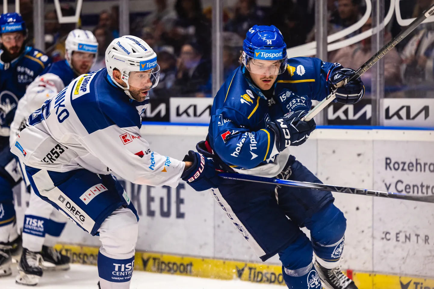 Latvijas hokeja uzbrucējs Eduards Tralmaks
