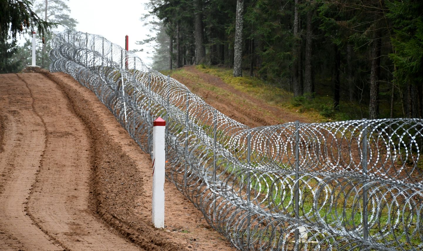 Забор на границе Латвии и Беларуси