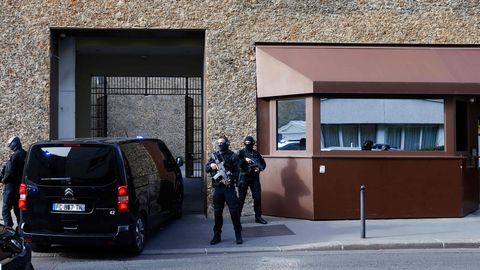 Sarkozī tiek atbrīvots no cietuma