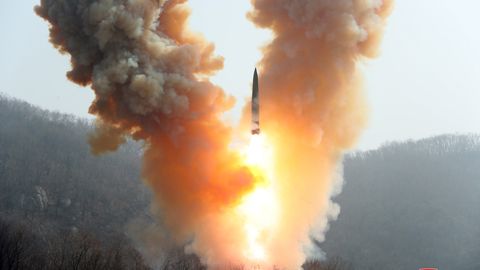 Põhja-Korea tulistas välja kaks ballistilist raketti
