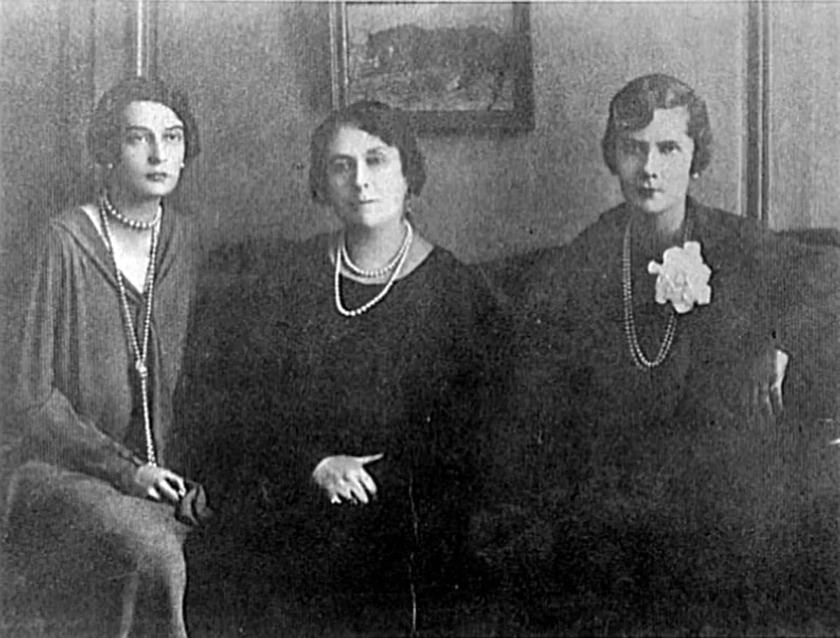 Olga un viņas meitas Natālija un Irina