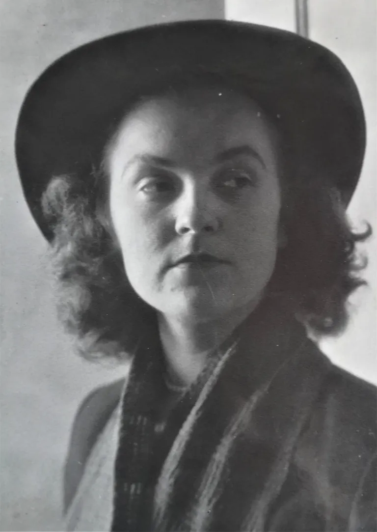 Olivia Saar tõdeb, et teda on erinevad ajad karastanud, kuid temagi tundis nõukogude ajal hirmu. Pildil Saar 1950. aastatel.