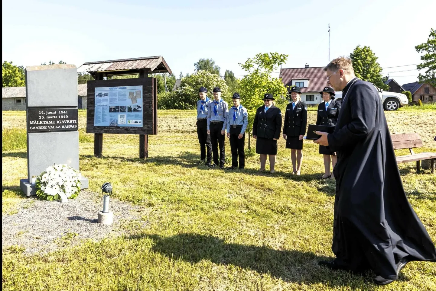 Kilingi-Nõmme juuniküüditamise 84. aastapäeva hingepalve loeb Saarde koguduse õpetaja Arvet Ollino.