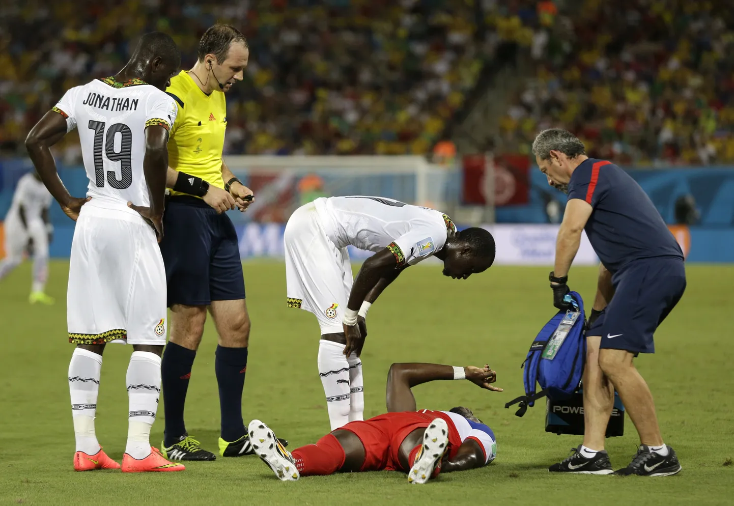 Jozy Altidore vigastatult maas lamamas.