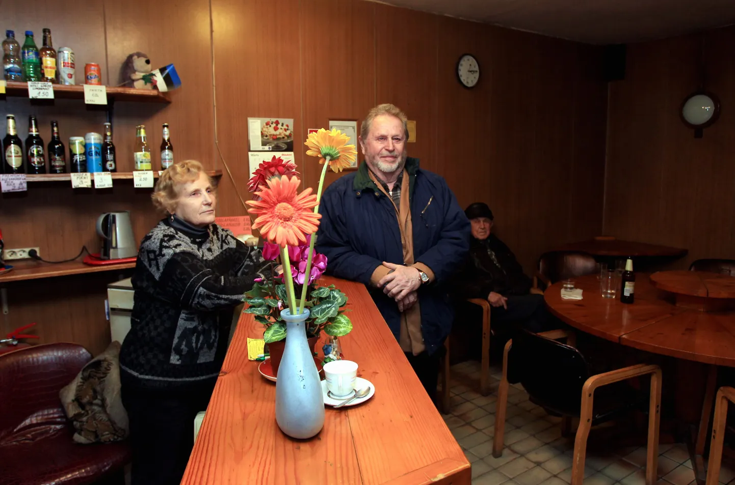 Anu ja Rein Valge on Narva maantee  keldribaaris toimetanud kuusteist 
aastat peaasjalikult nii, et proua töötab ja mees juhendab, muheles peremees.