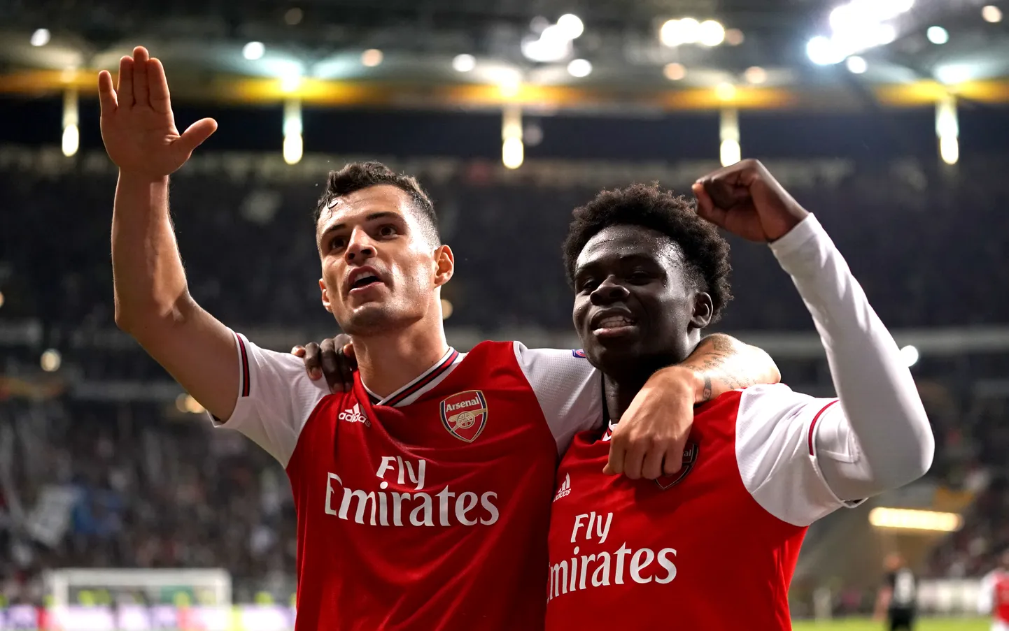 Granit Xhaka (vasakul).