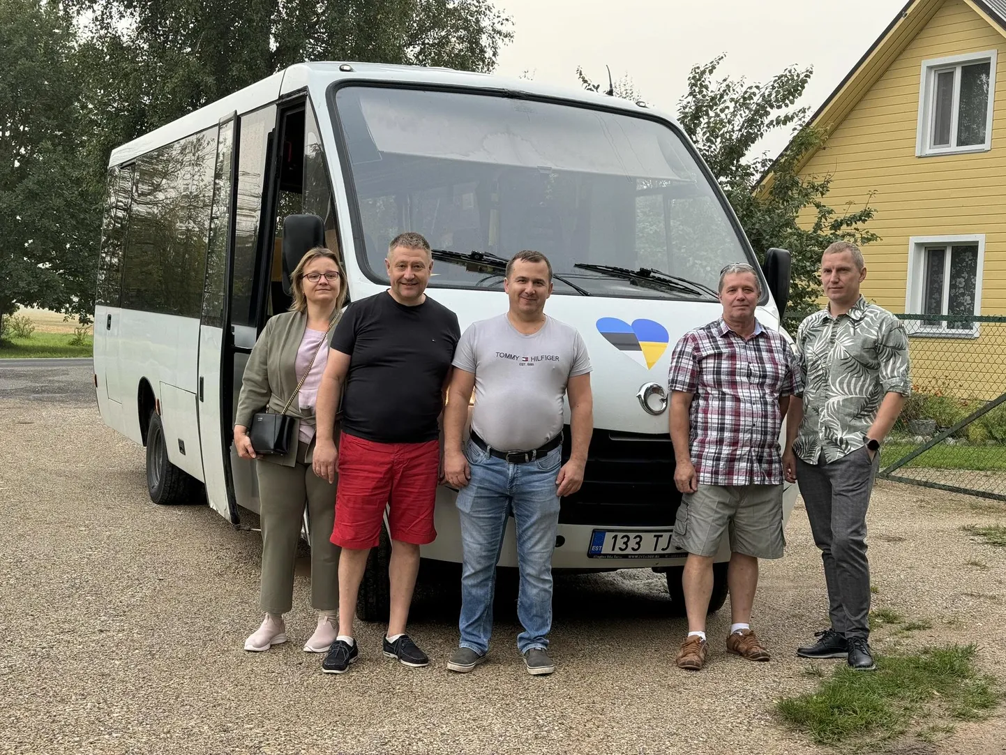 Tartu valla delegatsioon eesotsas vallavanema Jarno Lauriga (vasakult teine) on praegu Kiievi oblastis Vassõlkivis visiidil. Eile varakult teele läinud buss peaks kohale jõudma täna.