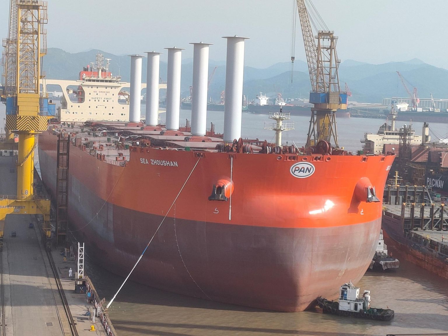 Brasiilia kaevandusettevõttele Vale kuuluvale laevale Sea Zhoushan on Hiinas paigaldatud viis rootorpurje. On hinnatud, et sellise tehnika abil võib tuult kasutades kokku hoida kuni 1/5 kütusest. Laev tänavu 29. aprillil Zhoushani laevatehases Hiinas.