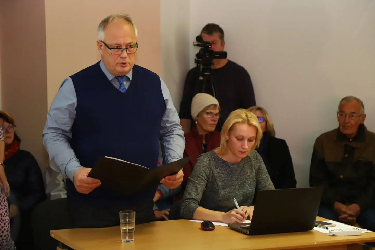Vallavanem Tõnu Aavasalu Põhja-Sakala volikogu istungil