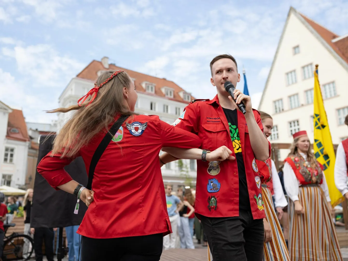 Malevlased tantsisid hoogsalt kaerajaani.