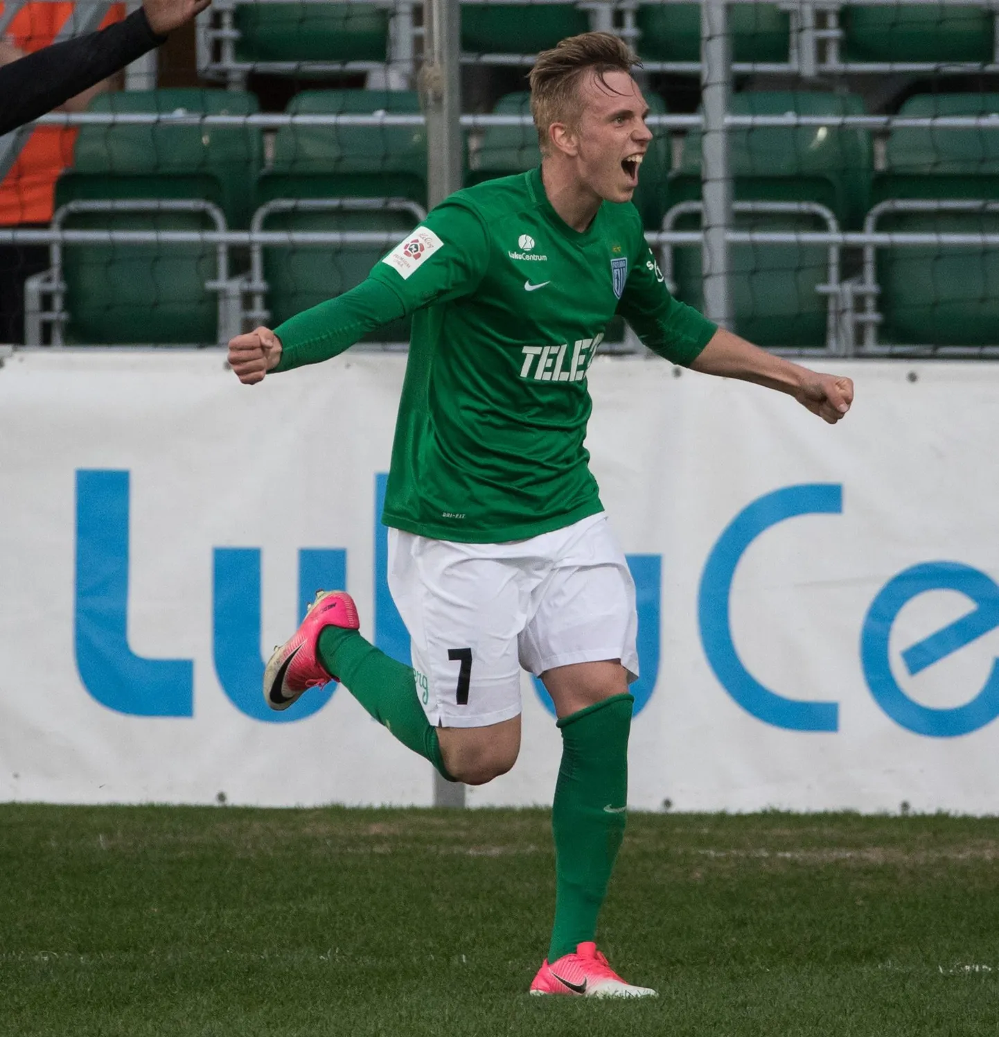 Martin Miller vahetas kahe hooaja vahel Tammeka sinise särgi FC Flora rohelise vastu.