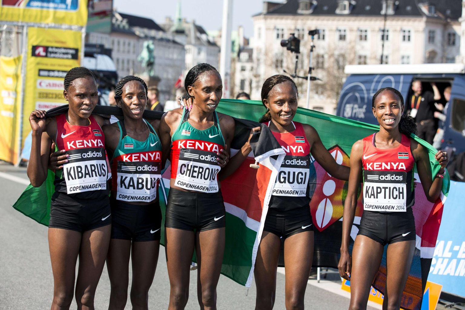 Keenia naisjooksjad. Vasakult teine dopingupatune Lucy Kabuu.
