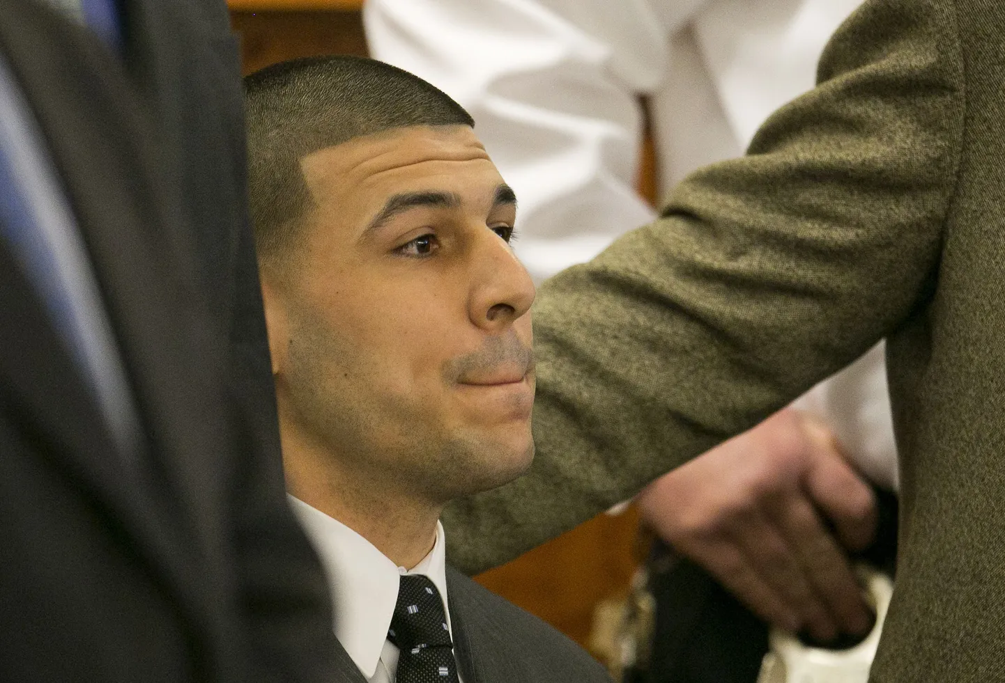 Aaron Hernandez kohtuotsust kuulamas.