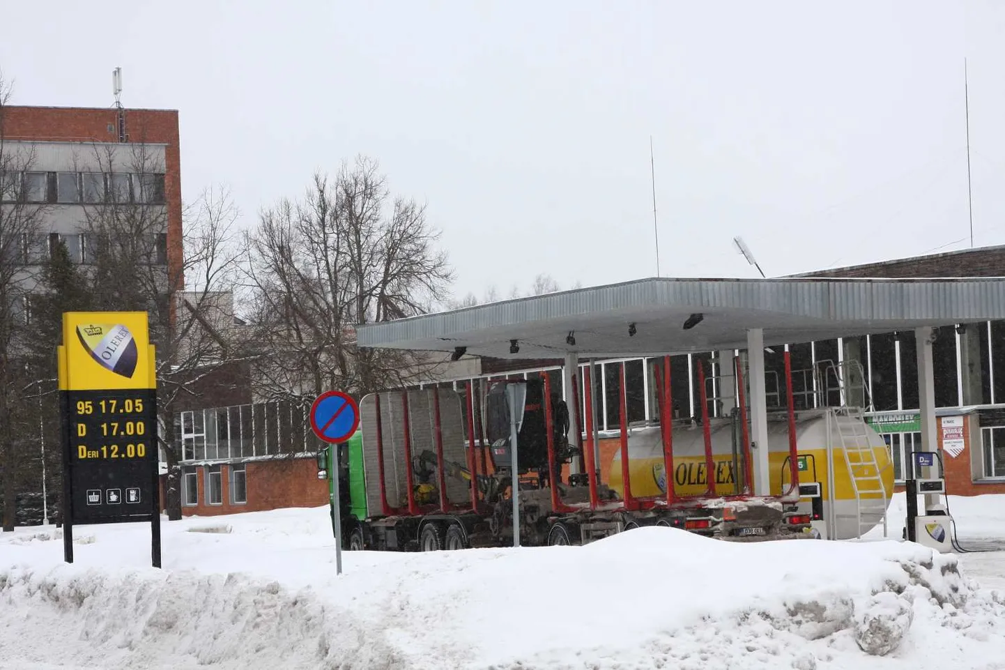 Olerexi tankla Tõrvas.