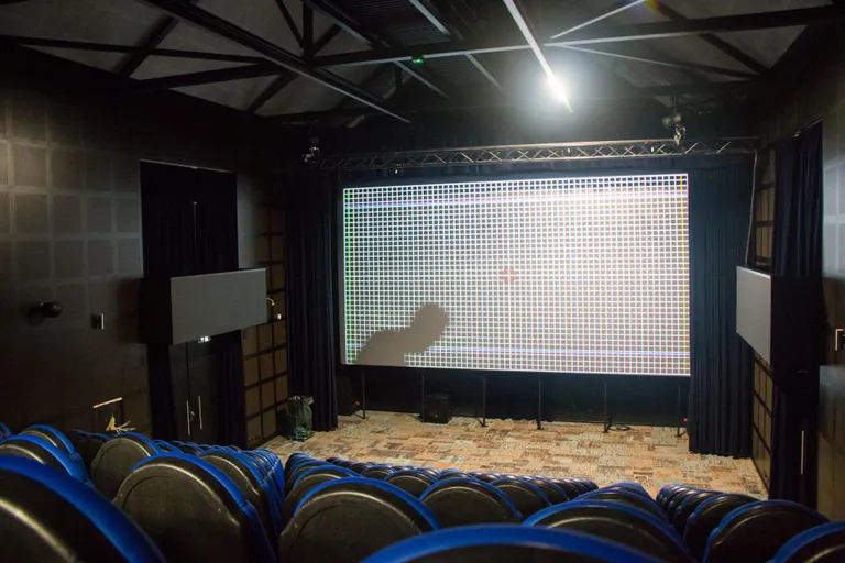 Läheb veel aega, kuni Rakvere Teatrikino saal täitub publikuga.