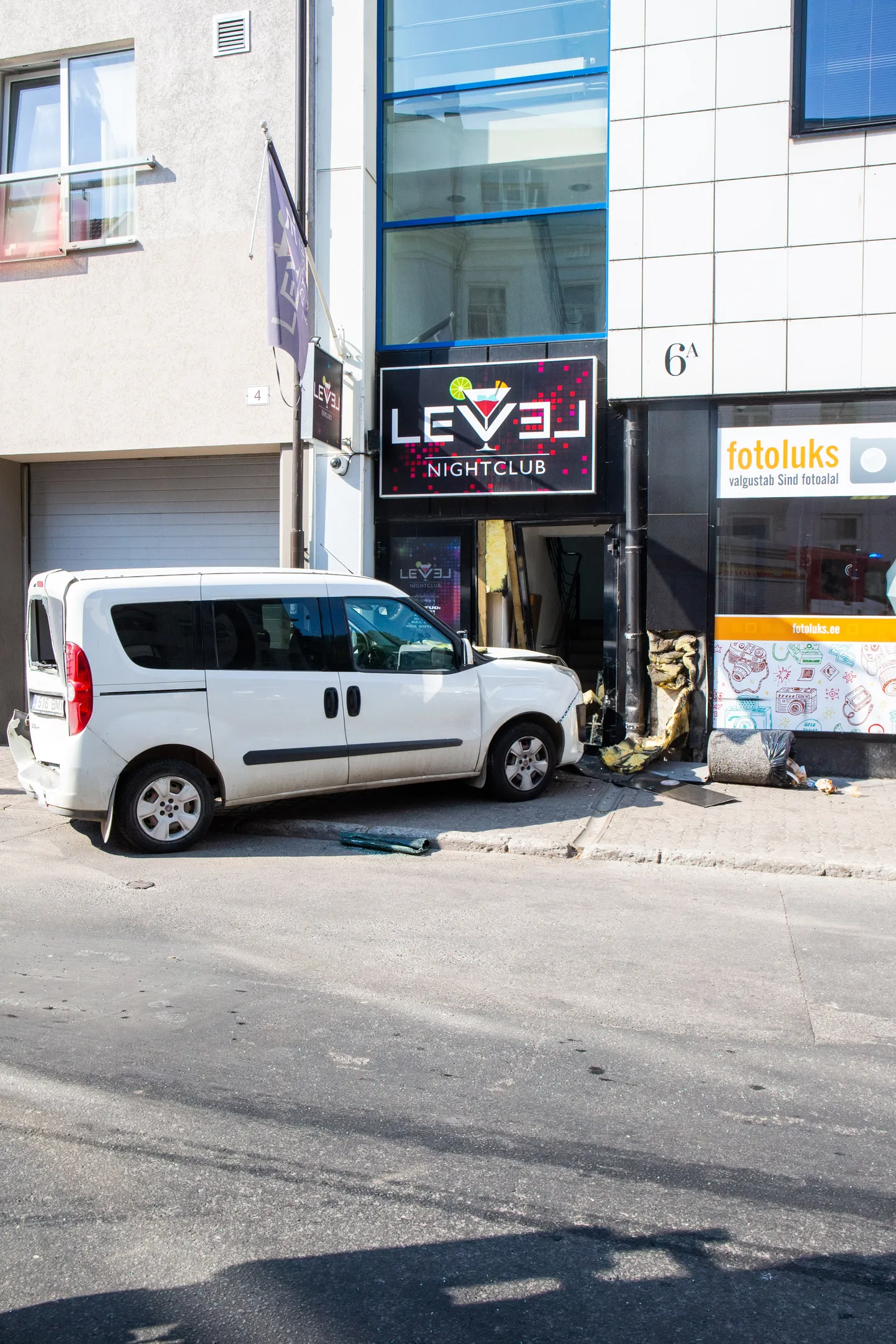 Õnnetus Tartus ööklubi Level ees.