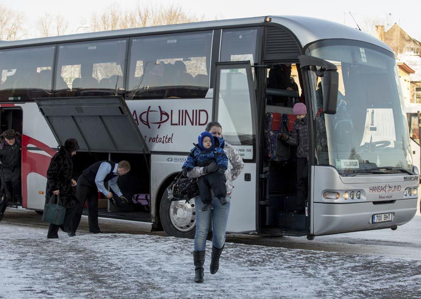 Et konkurents rongide ja busside vahel on äge, langetas Hansa Liinid Viljandist Tallinna ja tagasi sõitvates bussides piletihindu. Mõnel puhul võib vahe varasema hinnaga olla paar eurot.