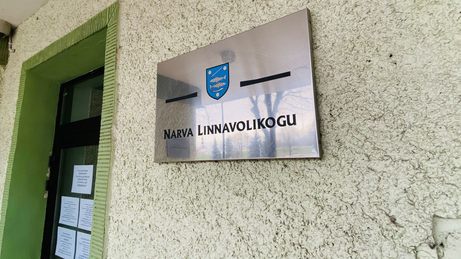 Sissepääs Narva linnavolikogu hoonesse.