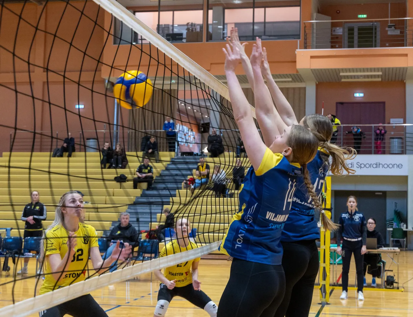Viljandi Metalli naiskond pidas Rae Spordikooli/Viastoni vastu ka Eesti meistrivõistluste põhiturniiri viimase kohtumise. Sel pühapäeval tuleb viljandlannadel kodusaalis sama vastase vastu minna teadmisega, et poolfinaalseeria avamäng lõppes tolle 3:0 paremusega.