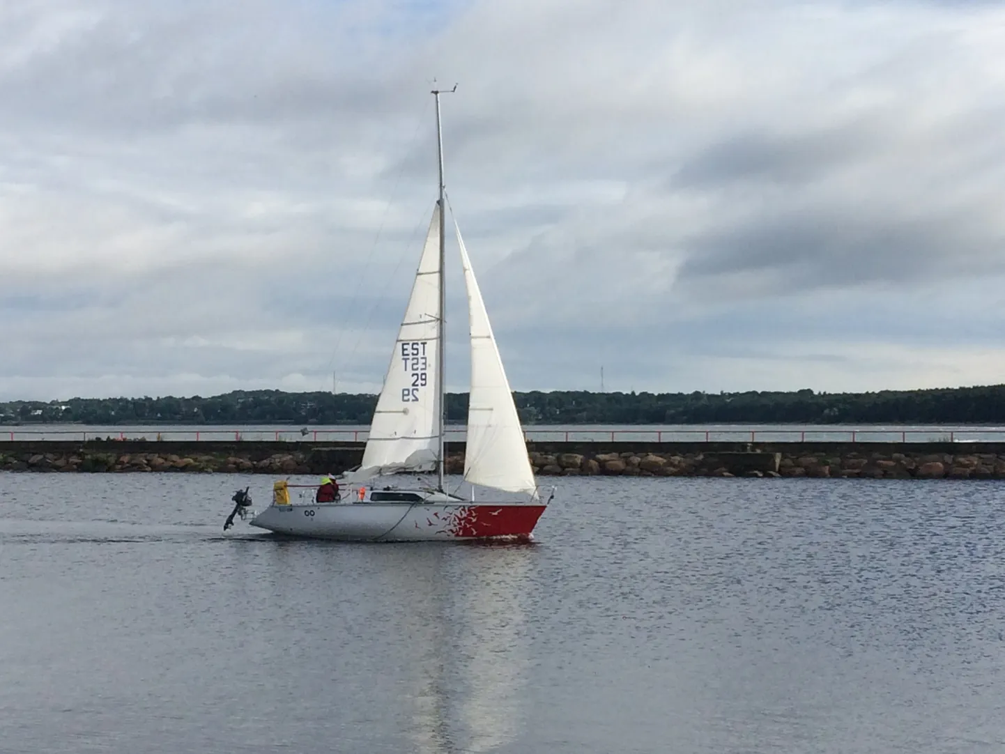 Viimasena 24-tunni sõidu lõpetanud jaht Kaija finišis Pirital