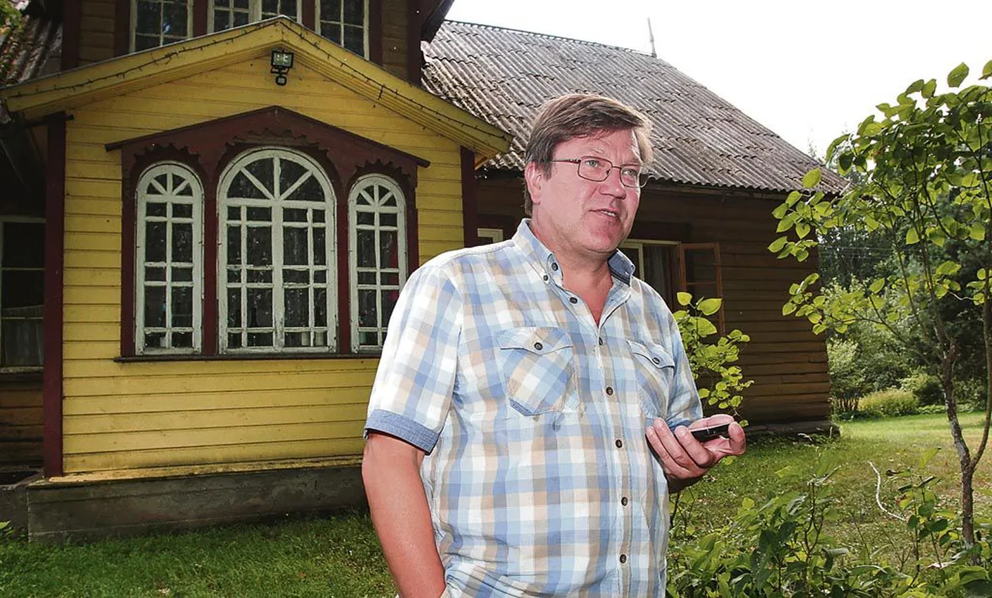 “Me kujutame ette, millisena tahame näha maja, kui see on 100aastane: muutuda võivad mõne ruumi funktsioon ja siseplaneering, aga väljast peab ka peale välisvoodri ja akende ning uste vahetust jääma kõik samaks,” selgitab Tammemäe talu peremees Algis Perens plaane, mille teostumiseni on aastat kolm.