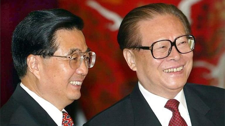 Бывшие лидеры КНР Цзян Цзэминь (справа) и Ху Цзиньтао.