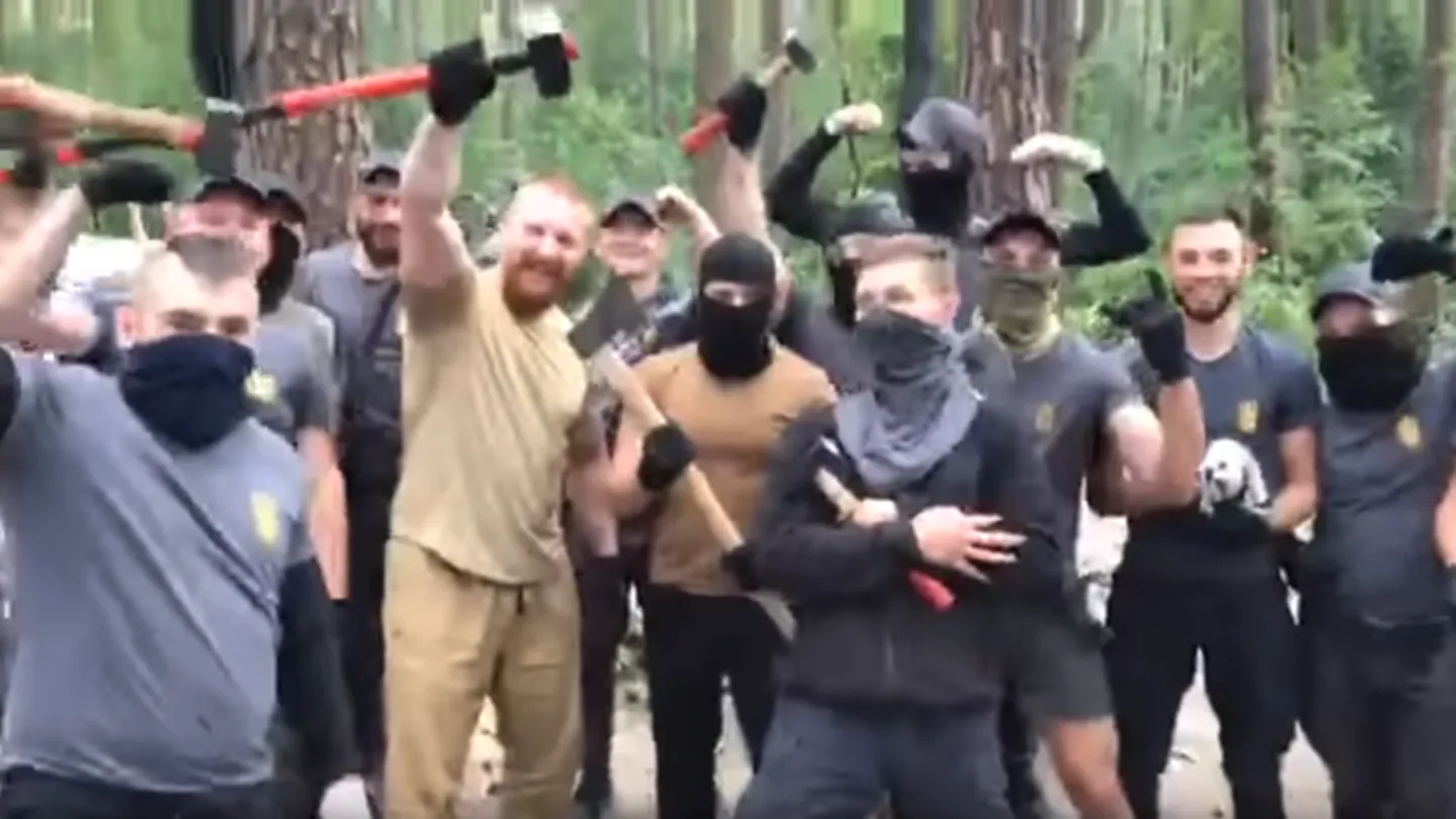 Kaader äärmusrühmituse C14 videost.