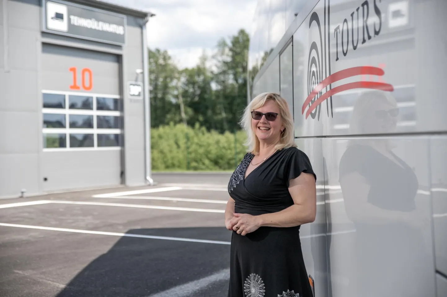 «Tänasest oli niipalju kasu, et saime bussivedajatega kokku ning asutasime MTÜ, mille kaudu saame edaspidi ühiselt toimetada ning oma sõnumeid edastada, mitte ei ole igaüks omaette tegutseja,» ütles eile aktsiooni eestvedaja, Alltours OÜ osanik ja juhatuse esimees Greta Tammeleht.