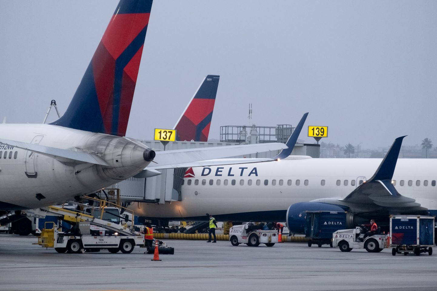 Ehkki lennukid seisavad oli Delta Airlinel juuni lõpu seisuga üle 15 miljardi dollari vaba raha.