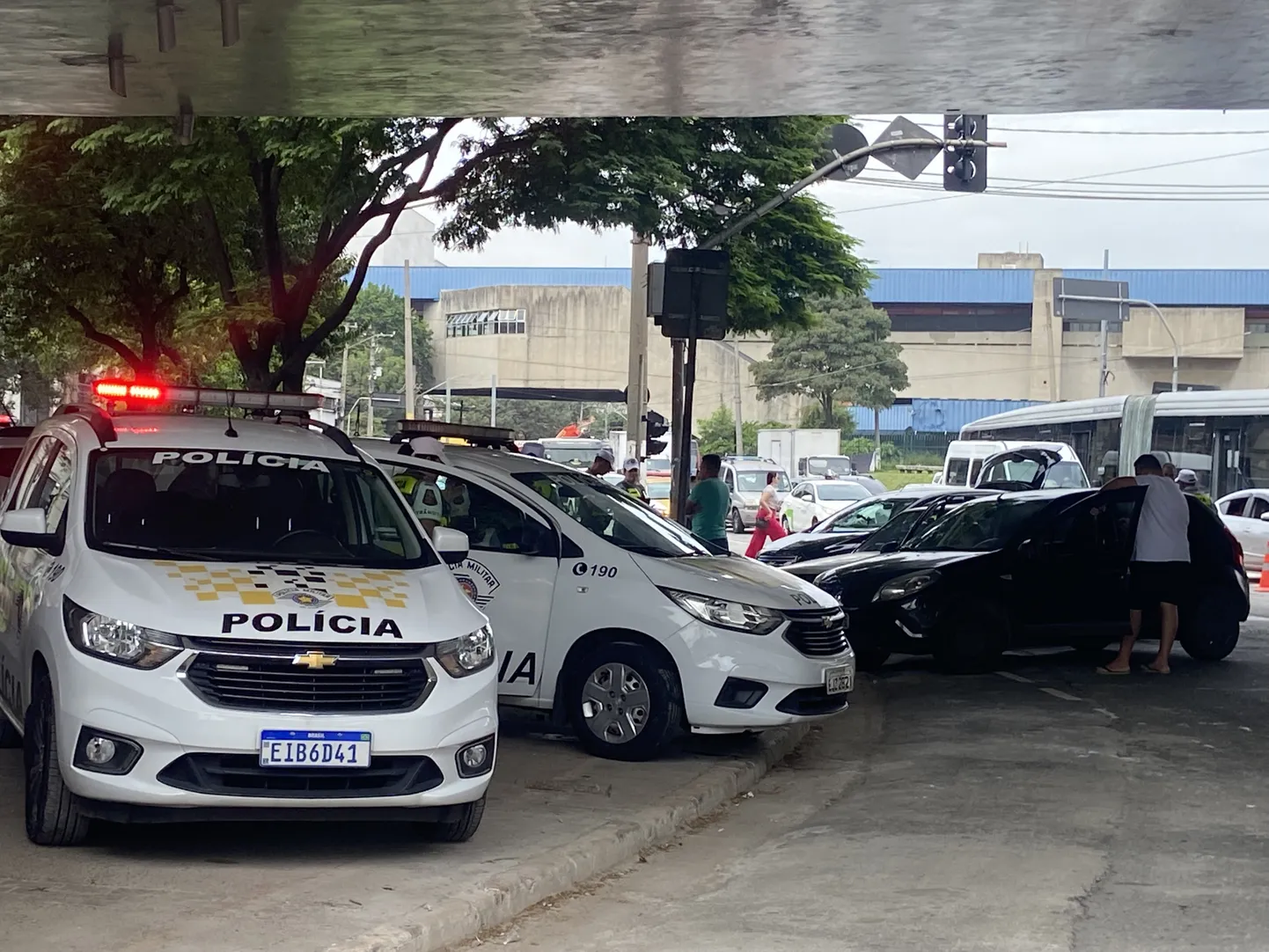 Brasiilia politseiautod peallinna tänaval.