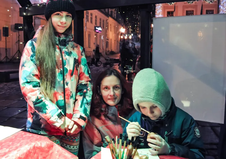 Ksenia, Lilia ja Aljar.