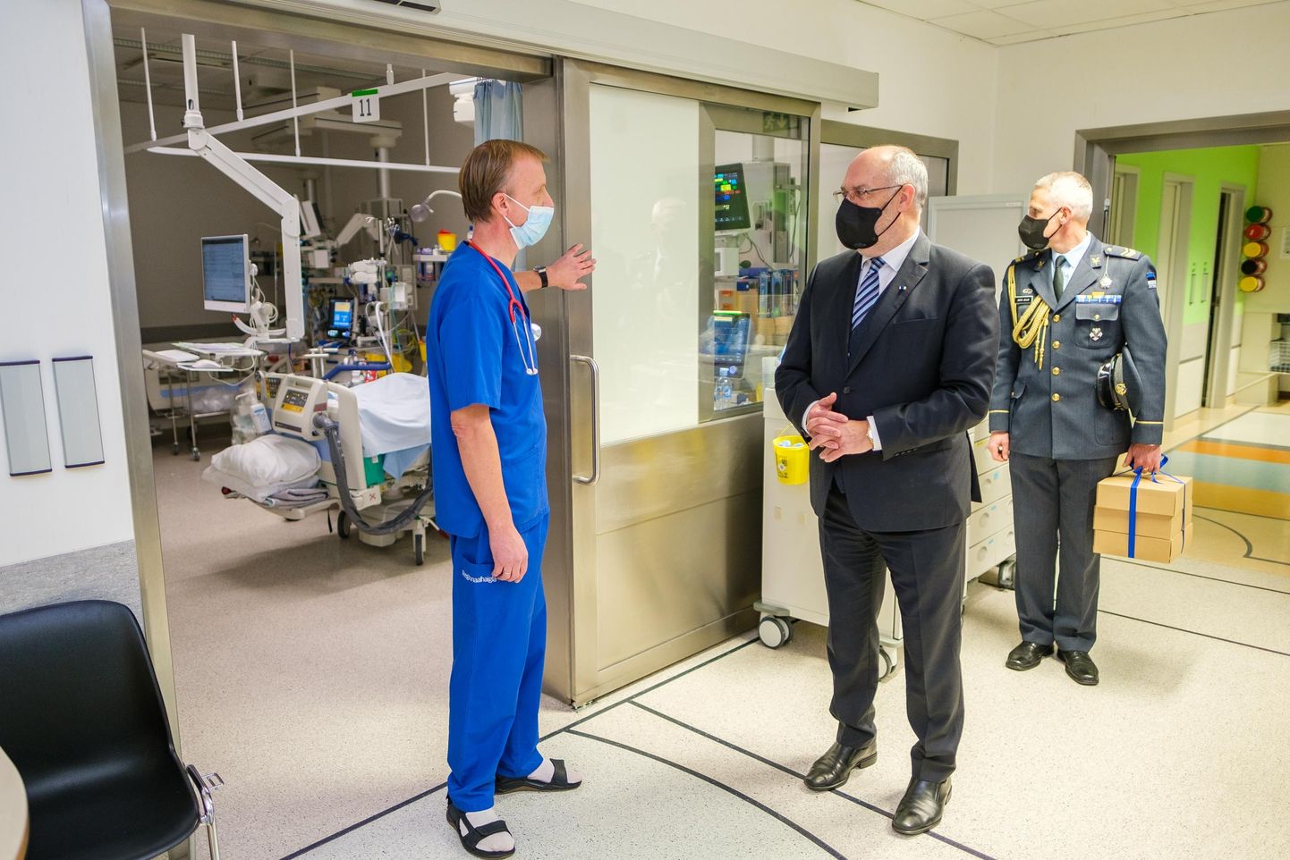Президент Карис посетил центр интенсивной терапии PERH