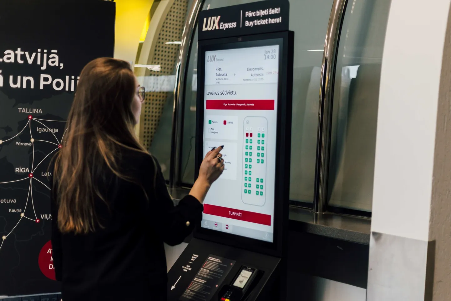 Автомат по покупке билетов Lux Express