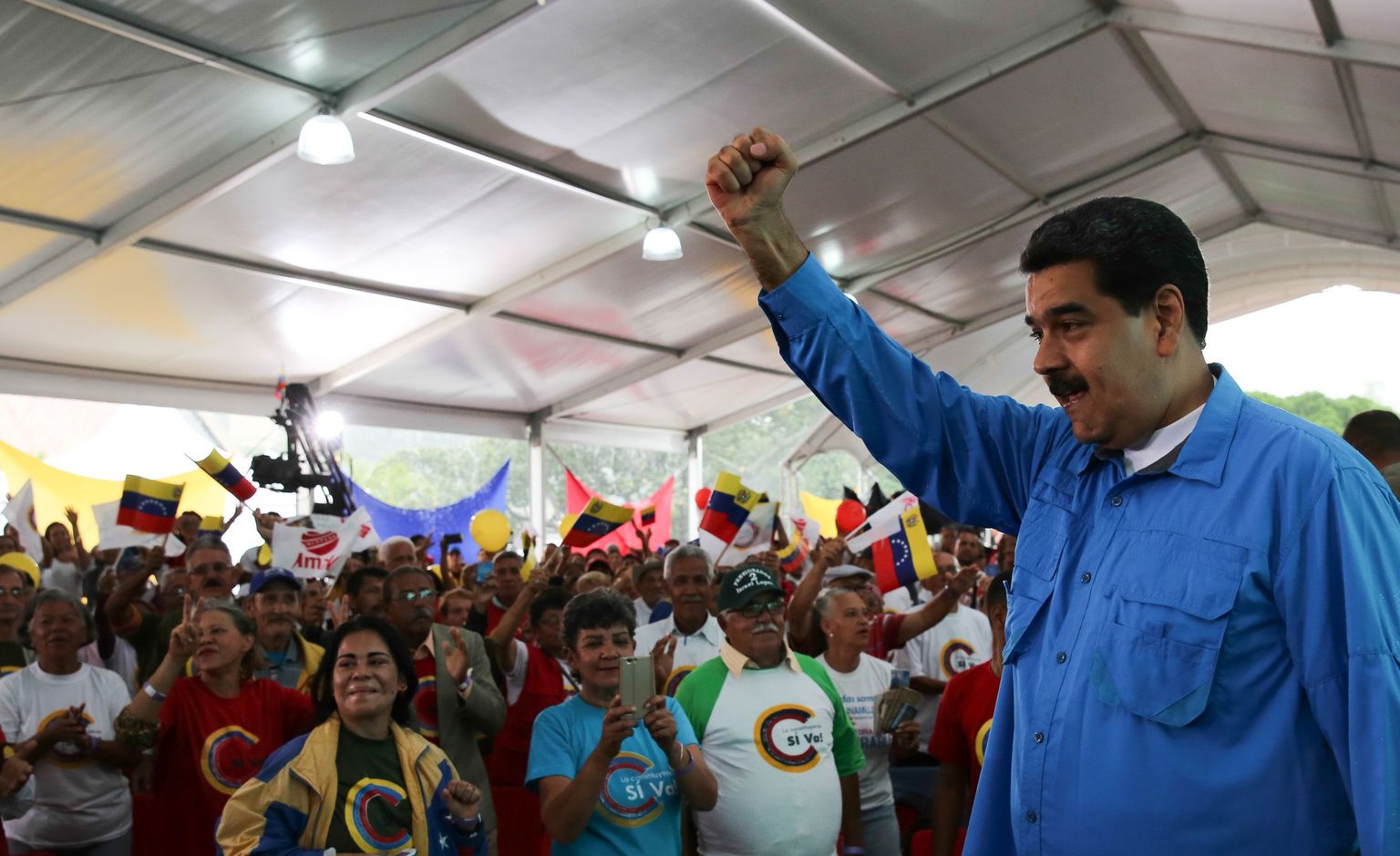 Venezuela president Nicolas Maduro toetajatega.