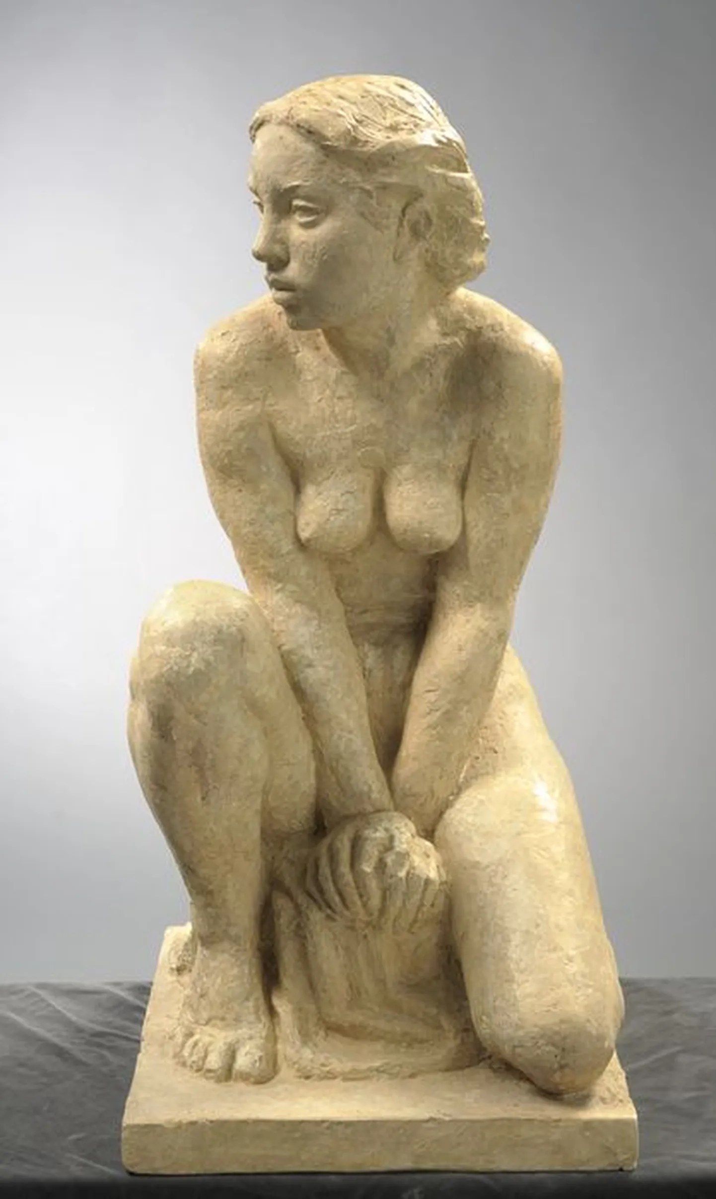 Linda Sõber. Istuv naine. 1938–1939. Eesti Kunstimuuseum.